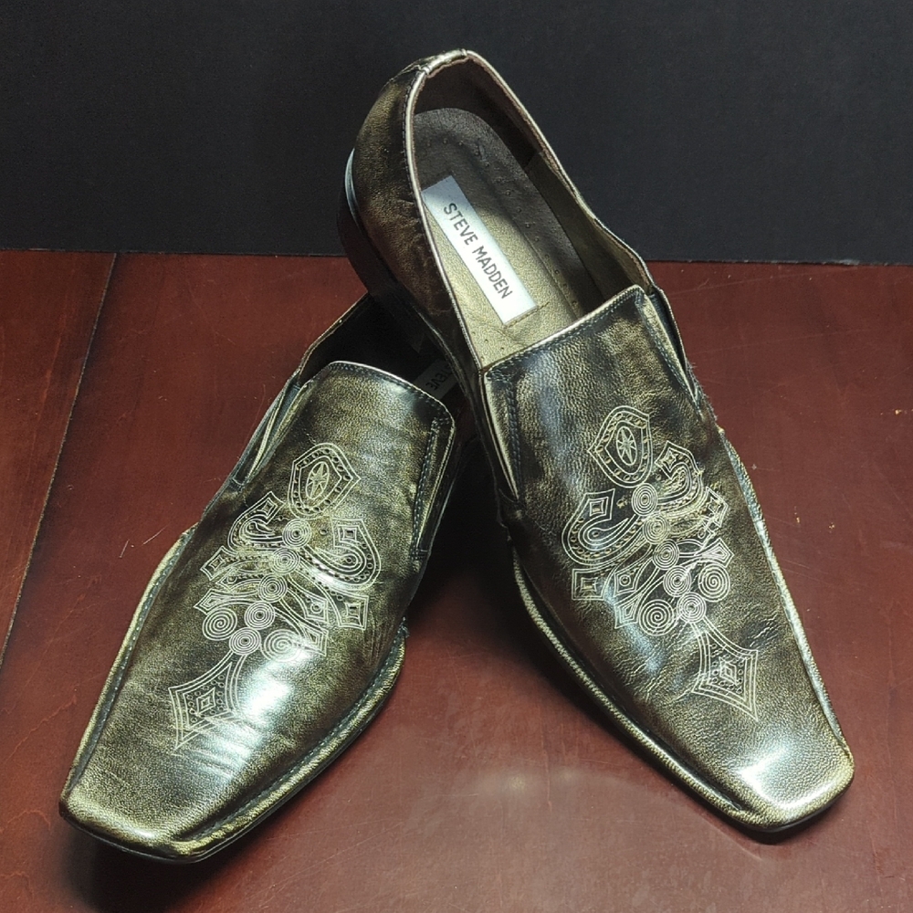 Steve Madden Metallic Black Embroidered Loafers